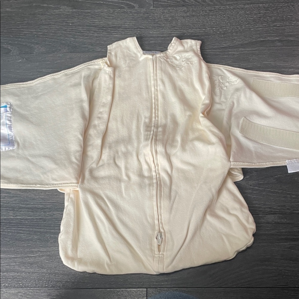 Halo Cream Sleep Sack for New Borns - Picture 6 of 9